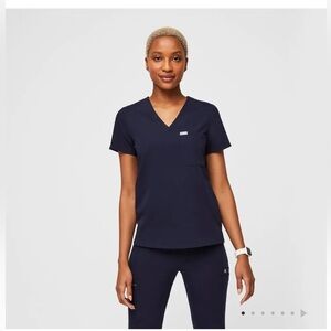 Figs Navy Catarina one pocket scrub top size small